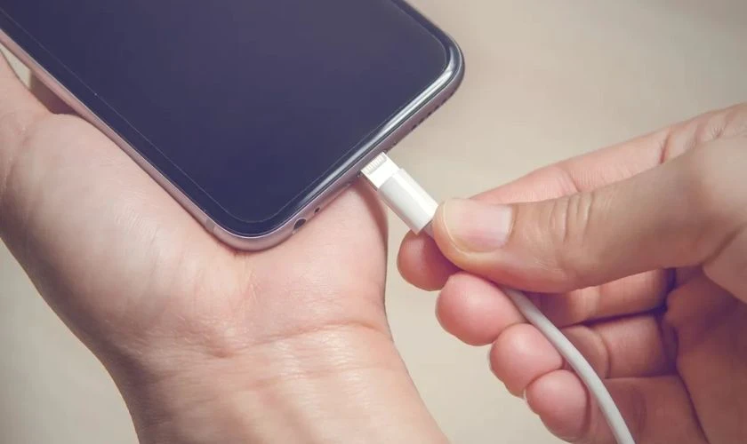 iPhone nào pin trâu nhất hiện nay? Top 11 dòng điện thoại pin trâu