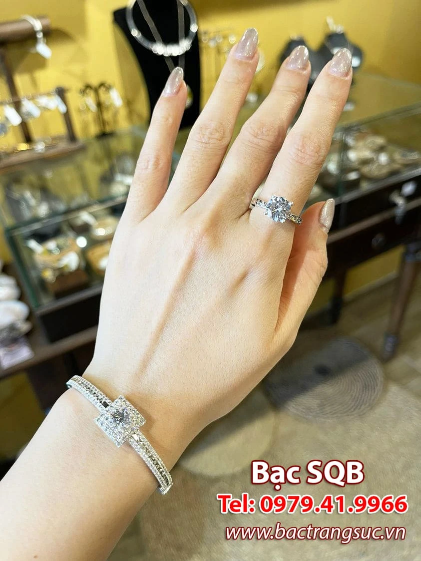 Nữ đeo nhẫn ngón nào để hút tài lộc hiệu quả