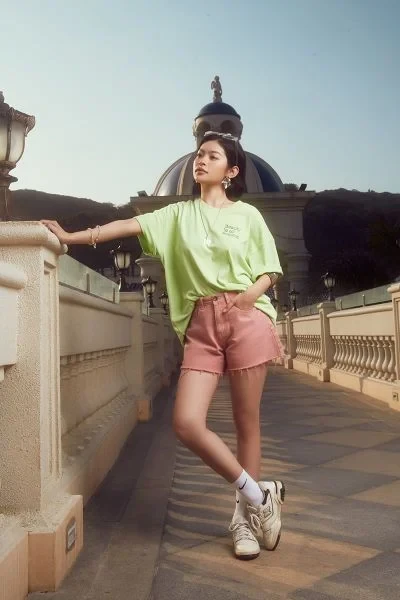 8 cách phối đồ đi chơi mùa hè cho nữ cực chất cùng những đôi sneaker