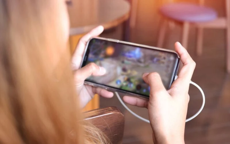 Pin iPhone bao nhiêu thì thay để tránh chai pin