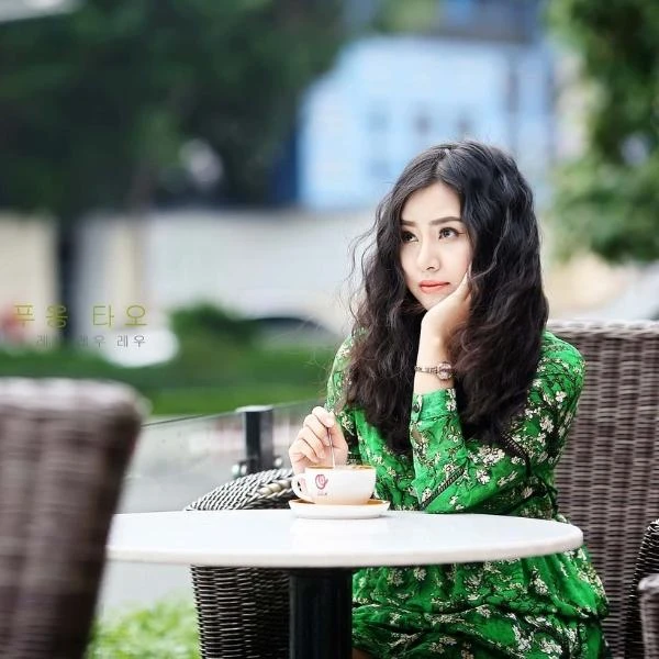 Khám Phá Sức Hút Của Ảnh Đi Cafe Một Mình