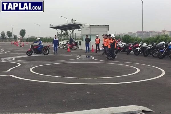 Cách đi vòng số 8 dễ dàng cho người mới học lái xe