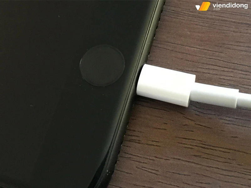 Hướng Dẫn Thay Chân Sạc iPhone Đúng Cách