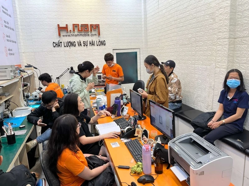 Bảng giá thay màn hình iPhone 7 Plus chính hãng Mới Nhất