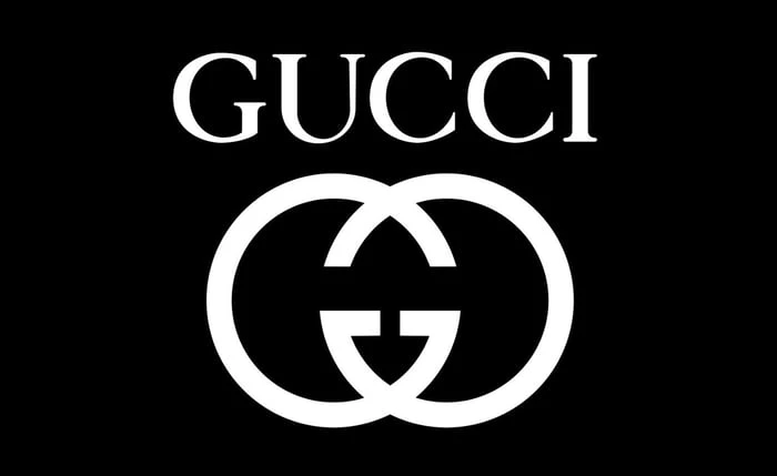 Ảnh đẹp hoàn hảo của Gucci trên nền đen
