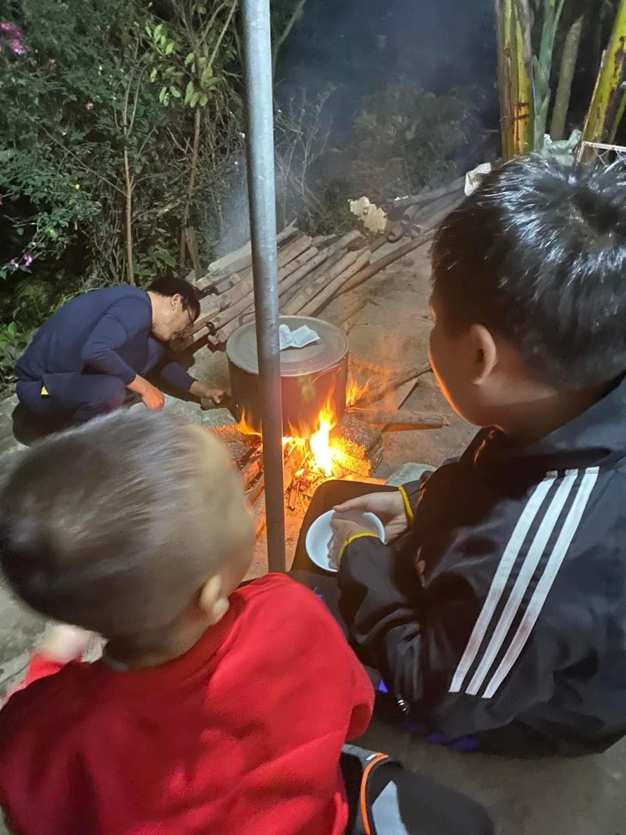 Quây quần gói bánh chưng xanh, giữ trọn dư vị ấm áp ngày Tết cổ truyền