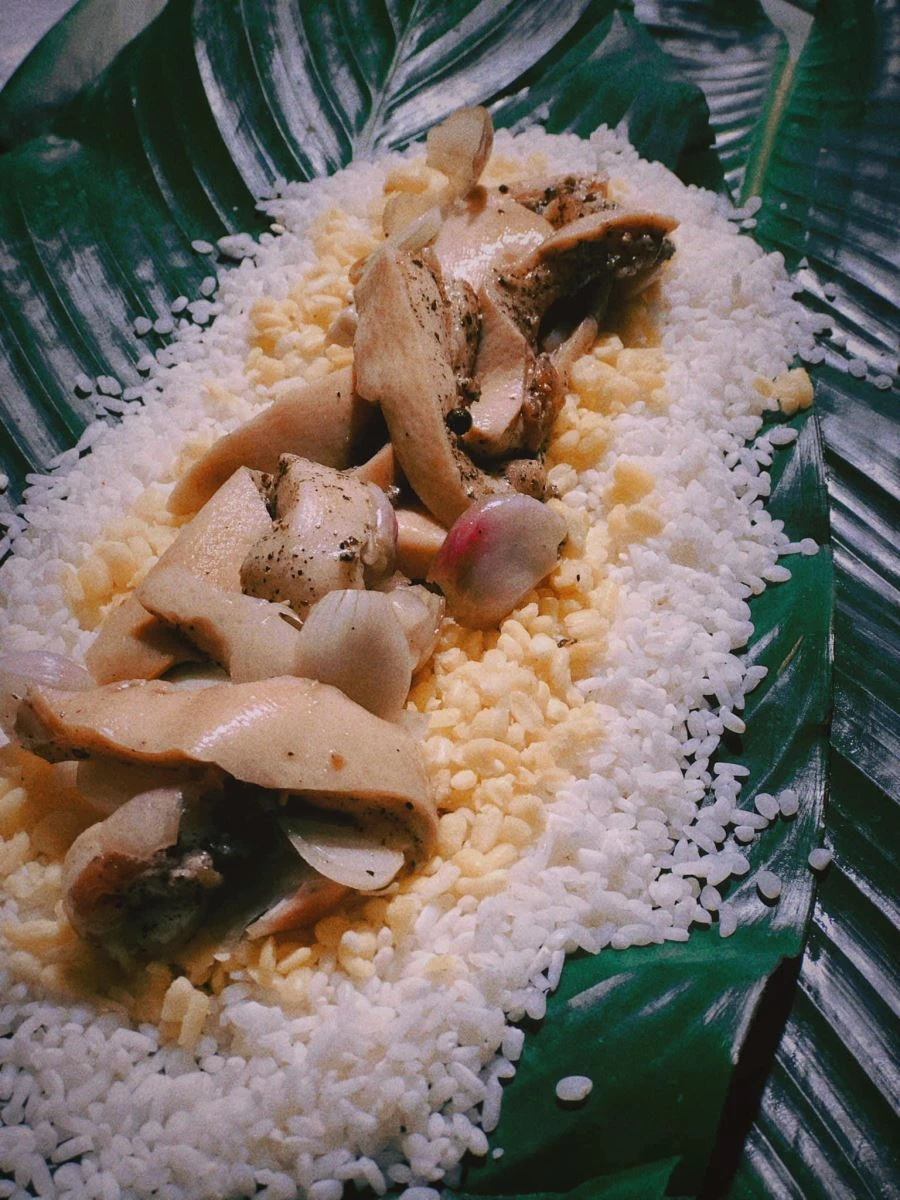 Quây quần gói bánh chưng xanh, giữ trọn dư vị ấm áp ngày Tết cổ truyền