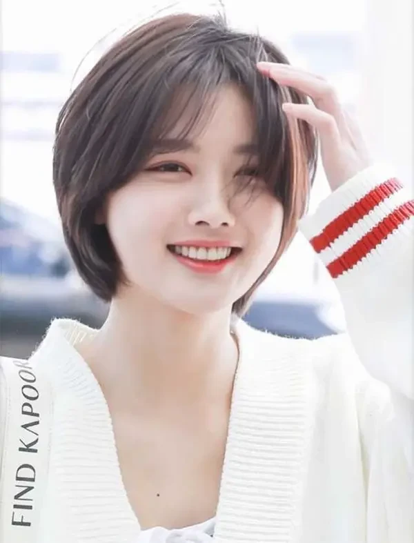 25 Kiểu Tóc Ngắn Cho Mặt Tròn Tuổi 30 Giúp Các Chị Em Trẻ Hơn Tuổi Thật