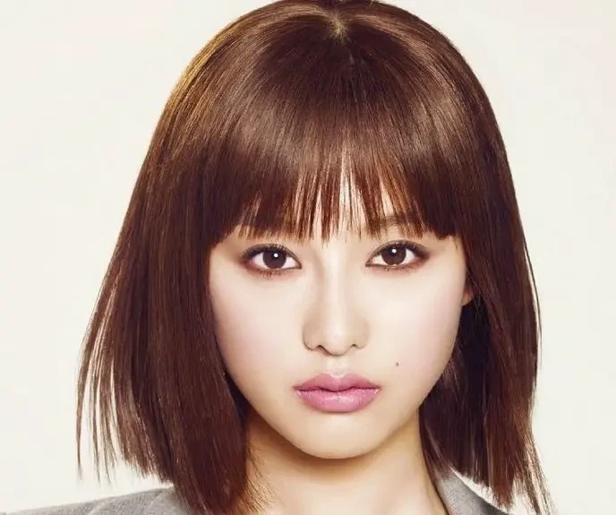 25 Kiểu Tóc Ngắn Cho Mặt Tròn Tuổi 30 Giúp Các Chị Em Trẻ Hơn Tuổi Thật