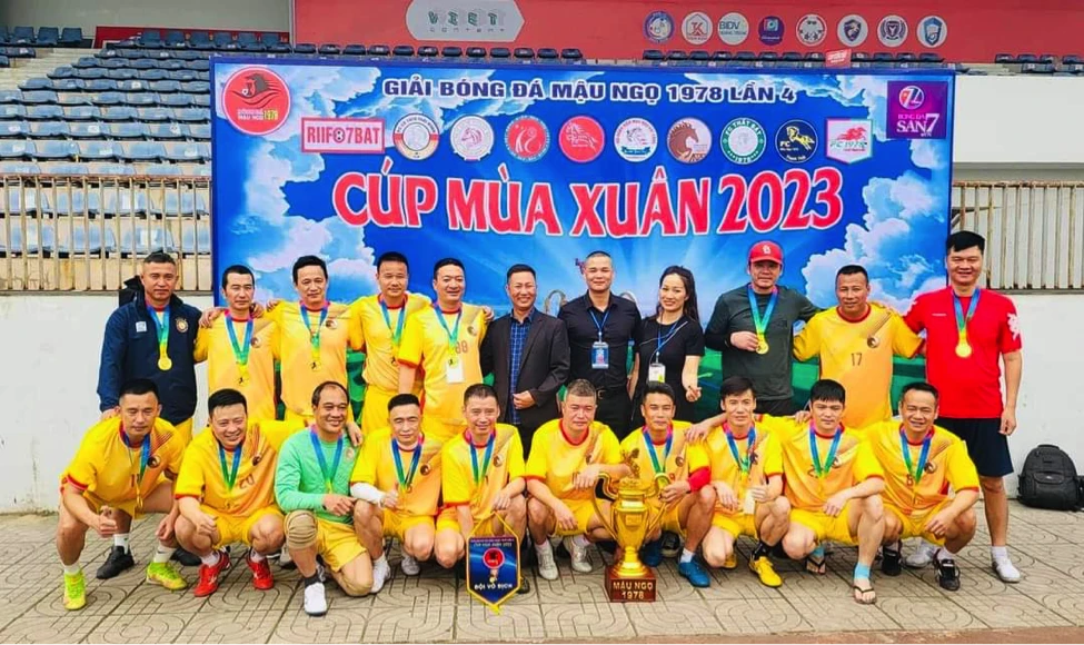 Đồng niên là gì và vai trò trong mối quan hệ xã hội