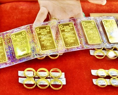 Nên mua vàng SJC hay 9999 trong bối cảnh hiện nay