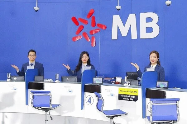 Ngân hàng MB làm việc đến mấy giờ trong tuần