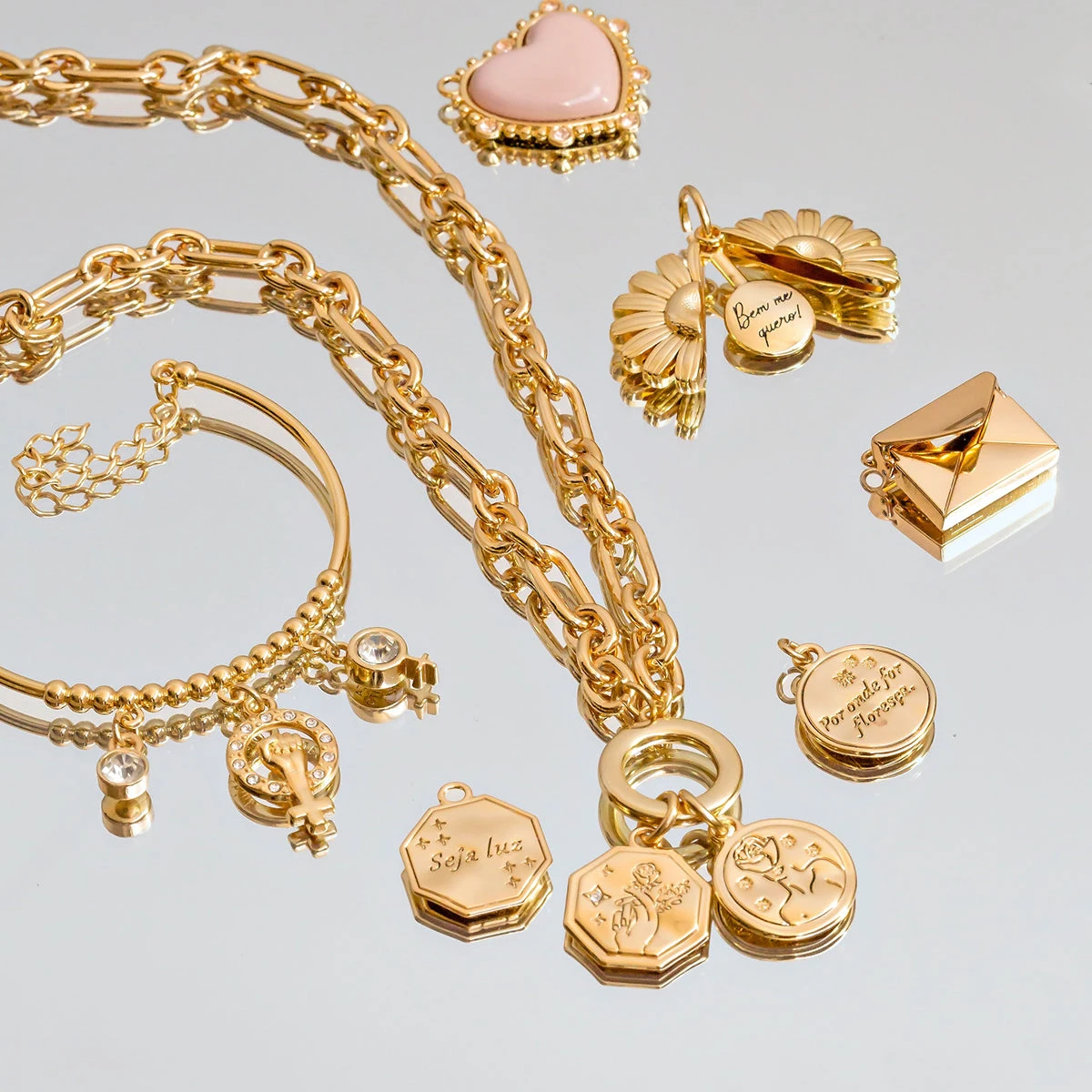 Khám Phá Vẻ Đẹp Trang Sức Vàng Qua Thời Gian