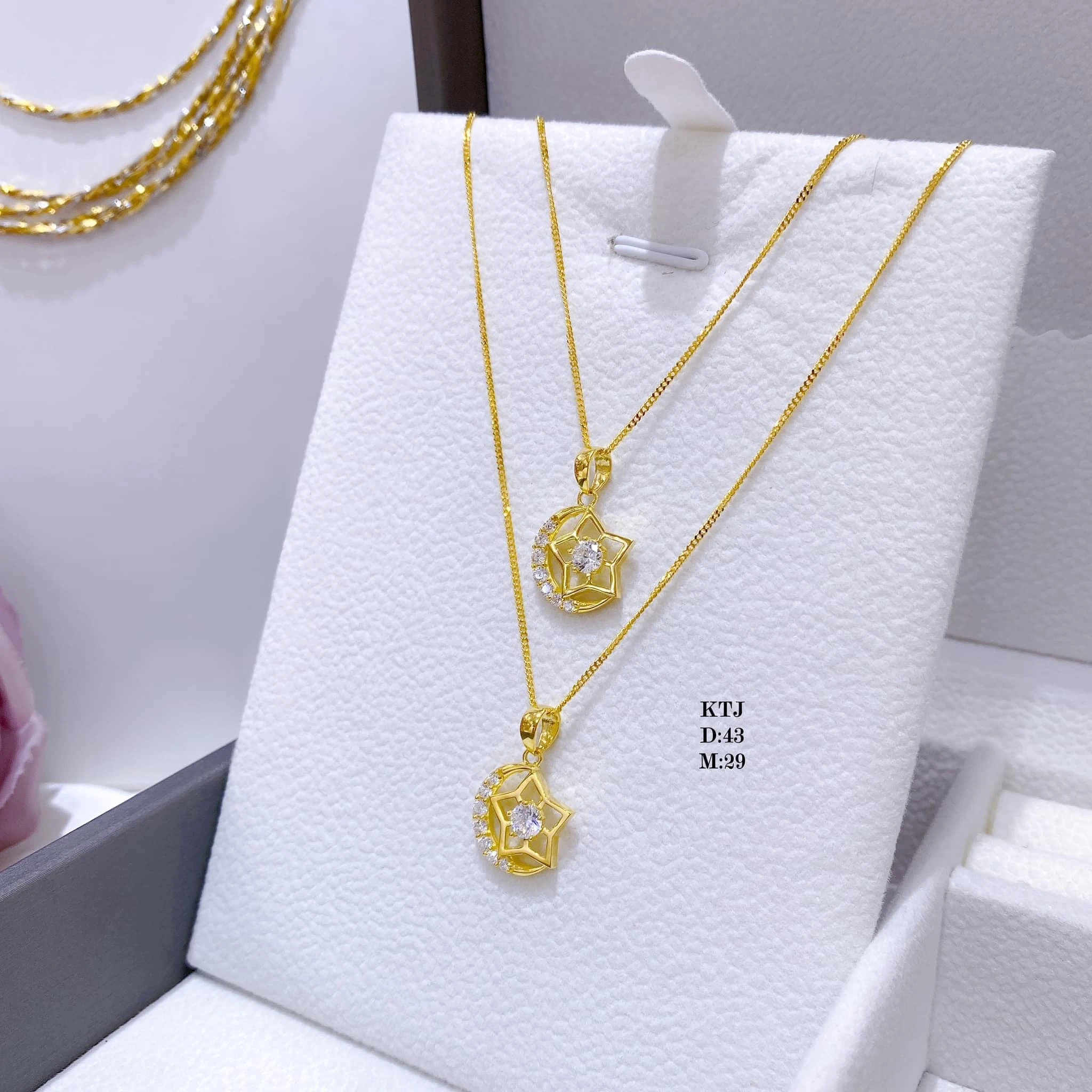 Khám Phá Vẻ Đẹp Của Dây Chuyền Vàng Tây Cho Phái Đẹp