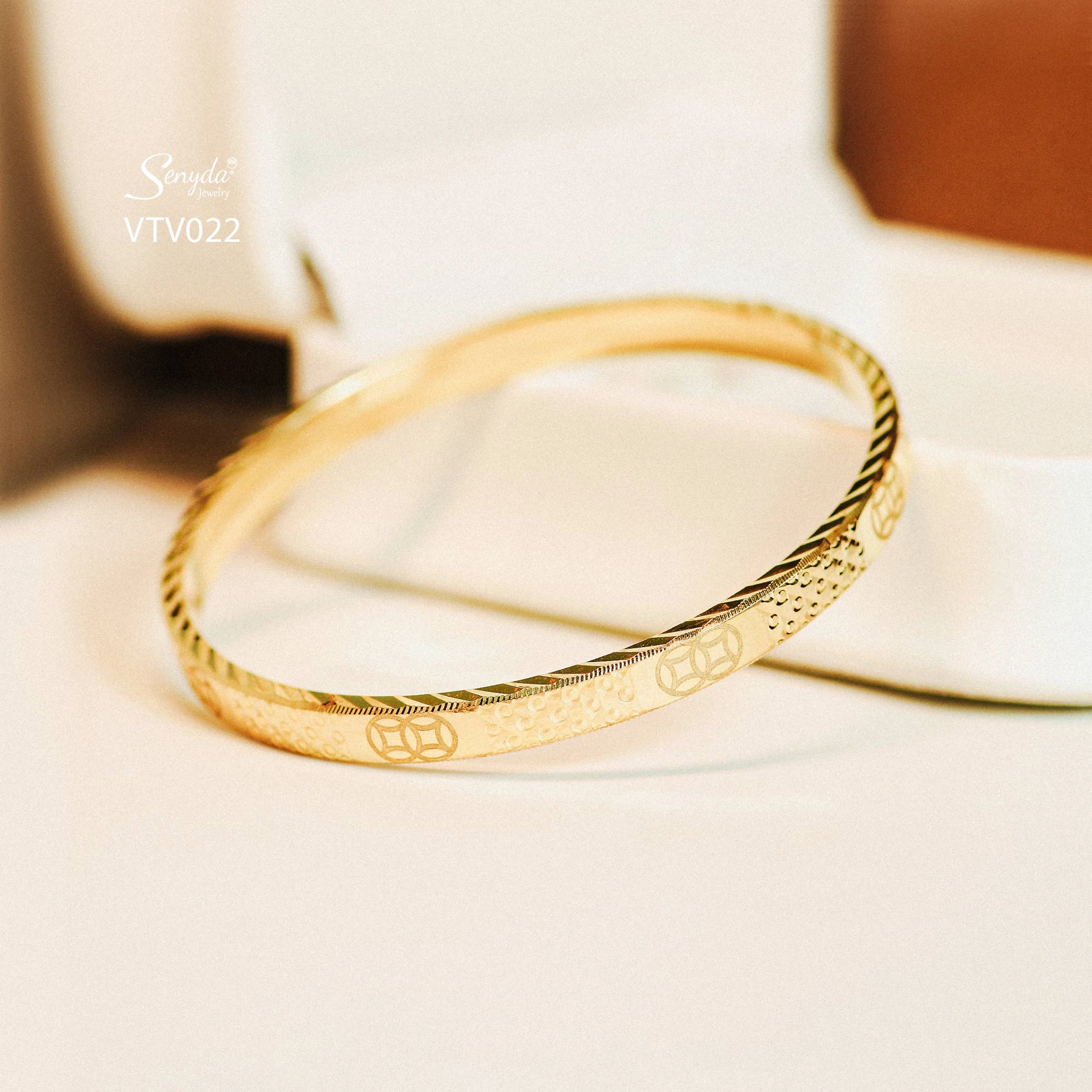 Vòng tay vàng biểu tượng của phong cách và sự quý phái