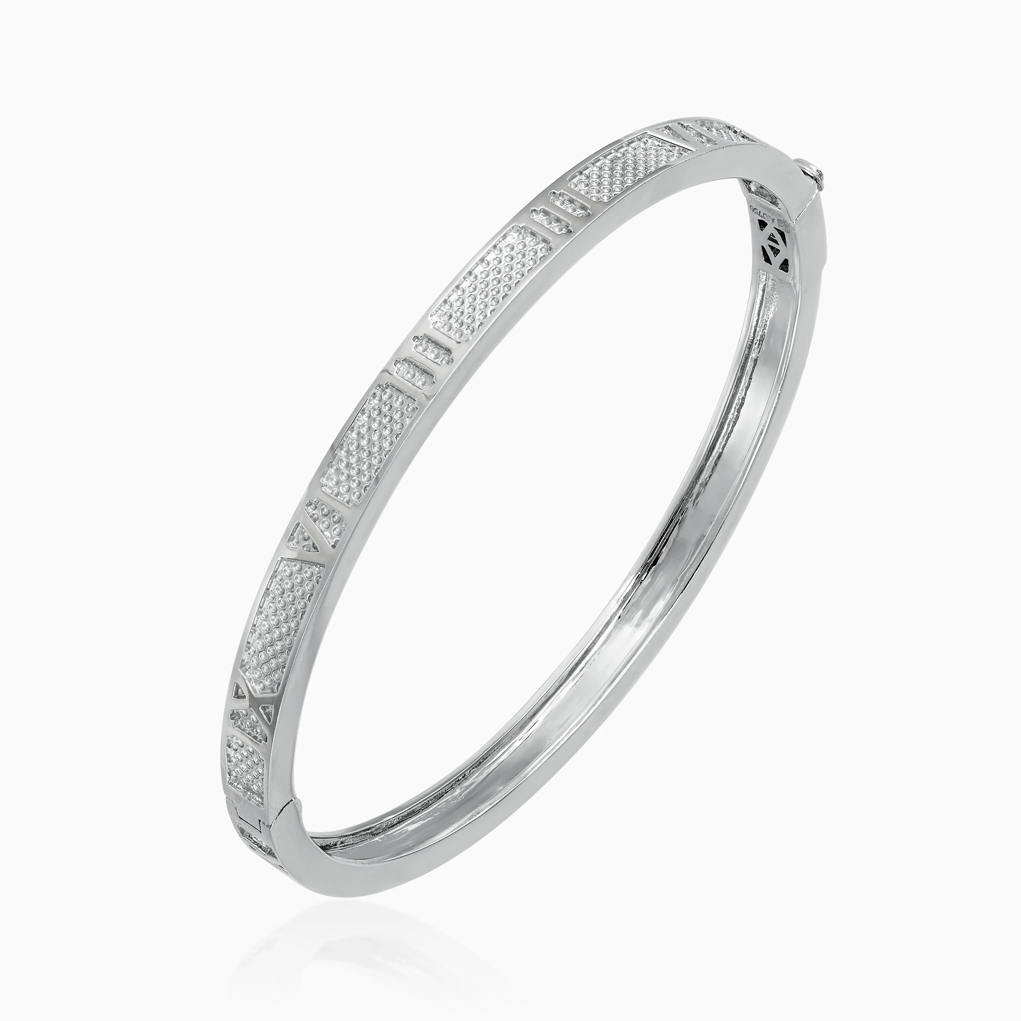 Khám Phá Vẻ Đẹp Vòng Tay Vàng Trắng Sang Trọng