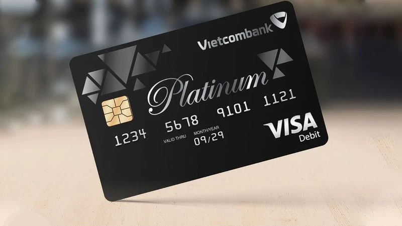 Thẻ Platinum: Biểu Tượng Sang Trọng Trong Tài Chính