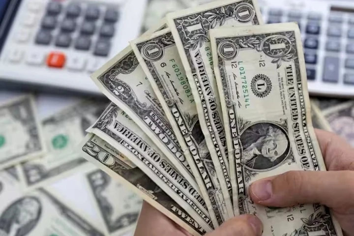 Hướng Dẫn Đổi Tiền USD Dễ Dàng Tại Việt Nam