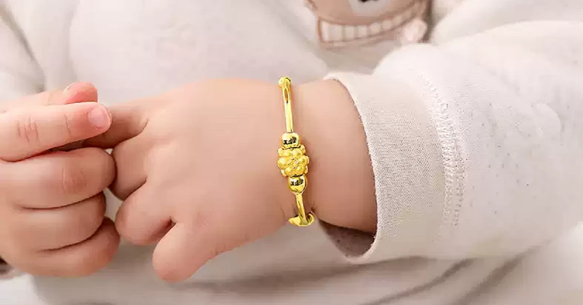 Vòng vàng cho bé đầy tháng ý nghĩa và giá trị