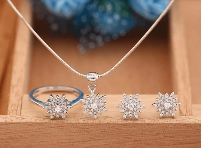 Bạc S925 giá bao nhiêu và lý do nên chọn loại bạc này